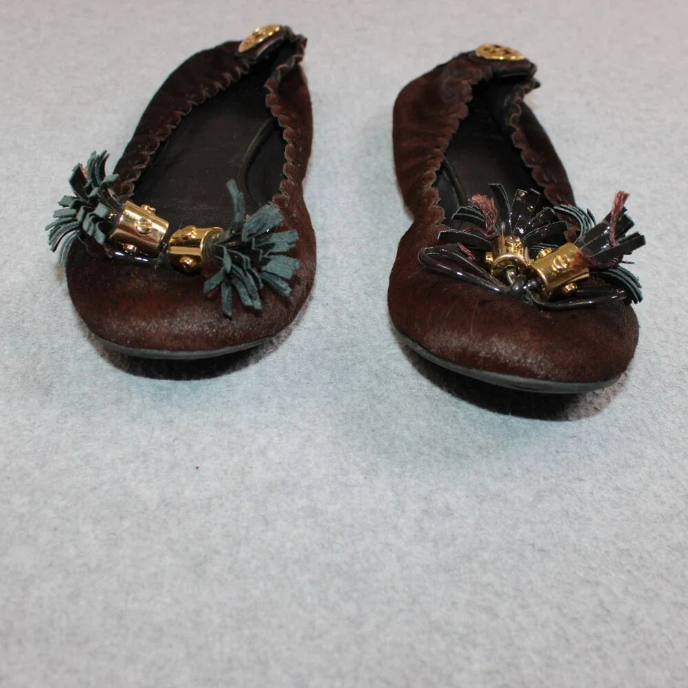 Tory Burch Ballet Flats Womens Size 5.5 Brown Calf Hair Gold Tasseled Flat Logo